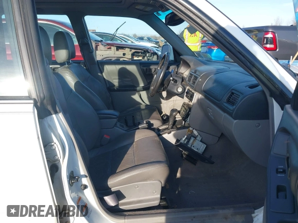 2002 Subaru Forester S w/Premium Pkg with VIN JF1SF65662H739973, listed as a IAAI auction lot 41731564 with 122,452 mi miles. Bid and sale history available at carsss.com. Image 5.