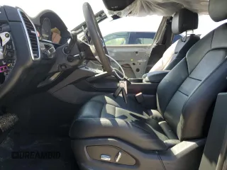 2020 Porsche Cayenne z VIN WP1AA2AY5LDA07202, wystawiony jako Copart lot #53553675 z przebiegiem 40 753 mil mil oraz Szkoda całkowita • Salvage title. Historia ofert i sprzedaży dostępna na DreamBid. Obrazek 7.