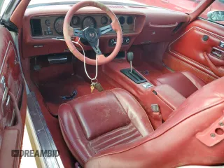 1978 Pontiac Firebird z VIN 2U87K8L123850, wystawiony jako Copart lot #79076374 z przebiegiem 64 829 mil mil oraz Szkody całkowita. Historia ofert i sprzedaży dostępna na DreamBid. Obrazek 8.