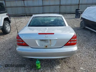 2001 Mercedes-Benz SLK 230/320 z VIN WDBKK65F81F191120, wystawiony jako IAAI lot #42173910 z przebiegiem 128 035 mil mil oraz . Historia ofert i sprzedaży dostępna na DreamBid. Obrazek 16.