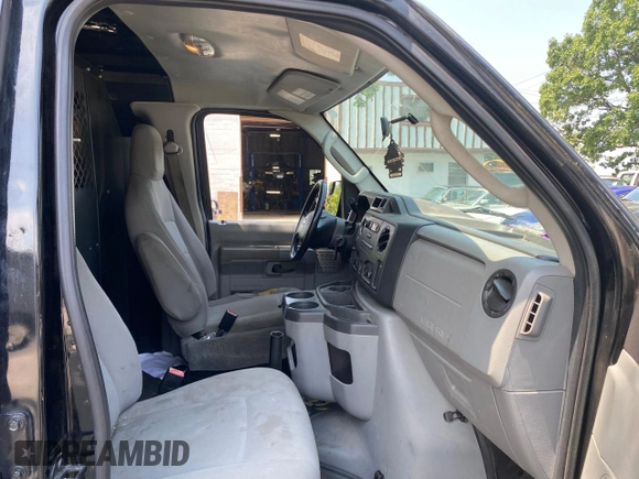 2014 Ford Econoline Cargo Commercial z VIN 1FTNE2EW6EDA32631, wystawiony jako Copart lot #61028315 z przebiegiem 160 495 mil mil oraz Czysty tytuł • Clean title. Historia ofert i sprzedaży dostępna na DreamBid. Obrazek 5.