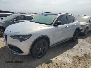 2024 Alfa Romeo Stelvio Veloce z VIN ZASPAKBN5R7D81081, wystawiony jako Copart lot #74587934 z przebiegiem Nie podano mil oraz Nie do naprawy. Historia ofert i sprzedaży dostępna na DreamBid. Obrazek 1.