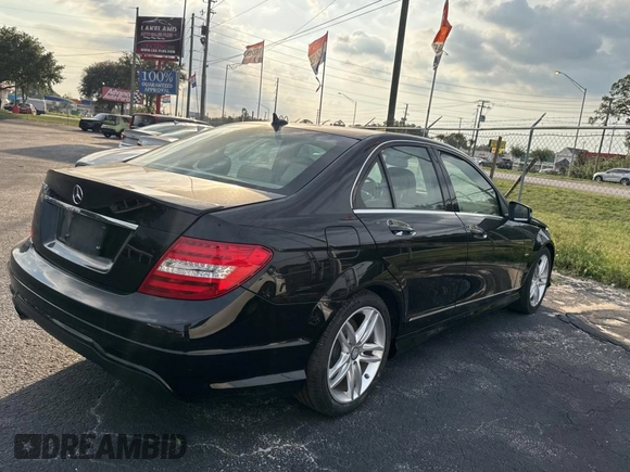 2012 Mercedes-Benz C 250 Sport z VIN WDDGF4HB7CR231400, wystawiony jako Copart lot #58000085 z przebiegiem 59 800 mil mil oraz Szkoda całkowita • Salvage title. Historia ofert i sprzedaży dostępna na DreamBid. Obrazek 4.