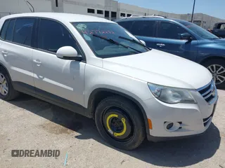 2011 Volkswagen Tiguan SE with VIN WVGBV7AX0BW527370, listed as a IAAI auction lot 42772282 with 102,304 mi miles and . Bid and sale history available at DreamBid. Image 1.