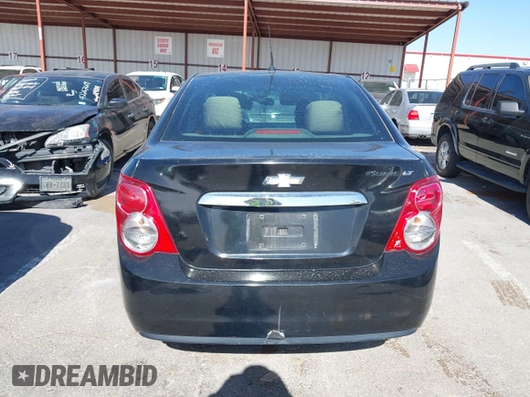 2014 Chevrolet Sonic LT z VIN 1G1JC5SH5E4224501, wystawiony jako IAAI lot #42275218 z przebiegiem 119 370 mil mil oraz . Historia ofert i sprzedaży dostępna na DreamBid. Obrazek 16.