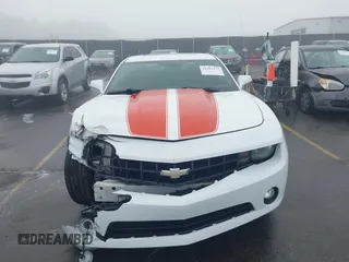 2011 Chevrolet Camaro 2LT z VIN 2G1FC1ED0B9197157, wystawiony jako IAAI lot #41485175 z przebiegiem 133 049 mil mil oraz . Historia ofert i sprzedaży dostępna na DreamBid. Obrazek 12.