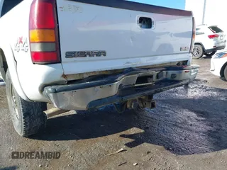 2005 GMC Sierra 1500HD SLT z VIN 1GTGK13U05F811217, wystawiony jako IAAI lot #41253560 z przebiegiem 338 891 mil mil oraz . Historia ofert i sprzedaży dostępna na DreamBid. Obrazek 6.