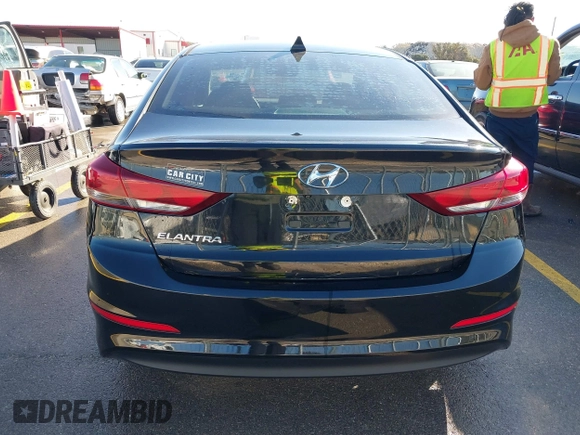 2017 Hyundai Elantra SE z VIN 5NPD84LFXHH140945, wystawiony jako IAAI lot #41755694 z przebiegiem 138 654 mil mil oraz . Historia ofert i sprzedaży dostępna na DreamBid. Obrazek 16.