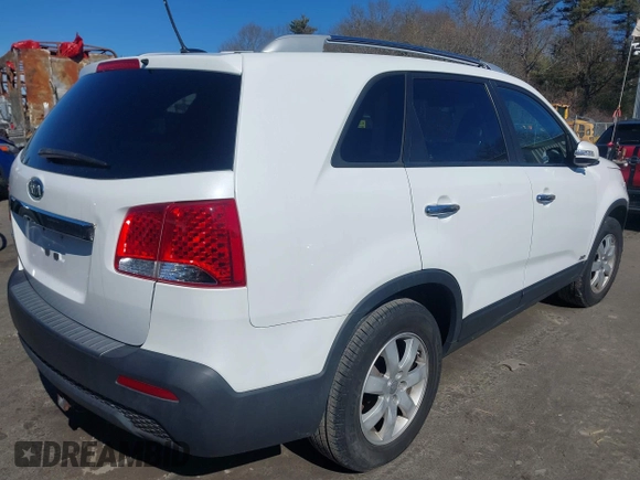 2013 Kia Sorento LX with VIN 5XYKTDA23DG387439, listed as a IAAI auction lot 41675984 with 147,703 mi miles. Bid and sale history available at carsss.com. Image 4.