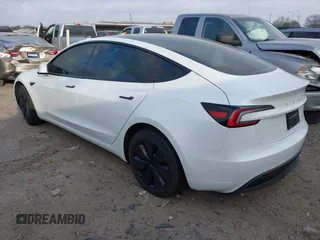 2024 Tesla Model 3 z VIN 5YJ3E1EA7RF866167, wystawiony jako IAAI lot #41785785 z przebiegiem 4 607 mil mil oraz . Historia ofert i sprzedaży dostępna na DreamBid. Obrazek 3.