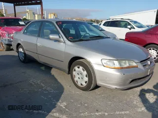 1998 Honda Accord LX с VIN 1HGCG5640WA171996, выставлен на аукционе IAAI как лот 42413386 с пробегом Не указан миль и . История ставок и продаж доступна на DreamBid. Изображение 1.
