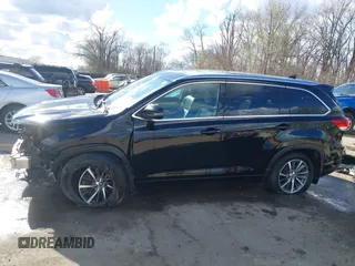 2018 Toyota Highlander SE with VIN 5TDJZRFH0JS533976, listed as a IAAI auction lot 41820619 with 131,015 mi miles and . Bid and sale history available at DreamBid. Image 15.