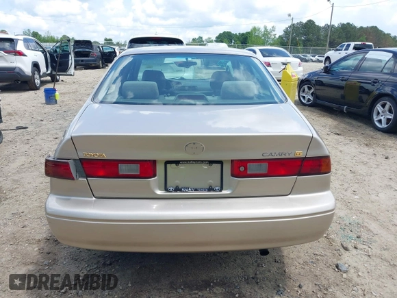 1997 Toyota Camry LE z VIN 4T1BG22K7VU818805, wystawiony jako IAAI lot #42105925 z przebiegiem 140 960 mil mil oraz . Historia ofert i sprzedaży dostępna na DreamBid. Obrazek 16.