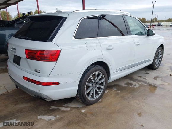 2017 Audi Q7 Prestige with VIN WA1VAAF71HD035383, listed as a IAAI auction lot 40849776 with 89,303 mi miles. Bid and sale history available at carsss.com. Image 4.
