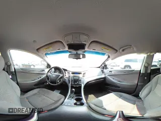 2013 Hyundai Sonata GLS z VIN 5NPEB4AC7DH551258, wystawiony jako IAAI lot #39504398 z przebiegiem 177 552 mil mil oraz . Historia ofert i sprzedaży dostępna na DreamBid. Obrazek 18.