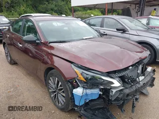 2025 Nissan Altima SV z VIN 1N4BL4DV4SN333911, wystawiony jako IAAI lot #42477048 z przebiegiem 10 512 mil mil oraz . Historia ofert i sprzedaży dostępna na DreamBid. Obrazek 1.