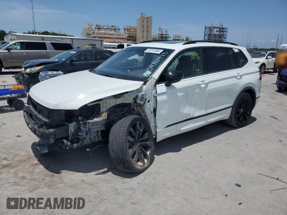 2021 Volkswagen Tiguan SE z VIN 3VV3B7AX0MM137813, wystawiony jako Copart lot #59797985 z przebiegiem 48 958 mil mil oraz Szkoda całkowita • Salvage title. Historia ofert i sprzedaży dostępna na DreamBid. Obrazek 1.