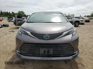 2021 Toyota Sienna XLE z VIN 5TDJSKFC0MS033577, wystawiony jako Copart lot #57146505 z przebiegiem 60 397 mil mil oraz Szkoda całkowita • Salvage title. Historia ofert i sprzedaży dostępna na DreamBid. Obrazek 5.