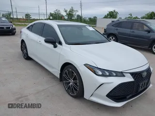 2019 Toyota Avalon XLE with VIN 4T1BZ1FB4KU032065, listed as a IAAI auction lot 42203393 with 109,649 mi miles. Bid and sale history available at carsss.com. Image 1.