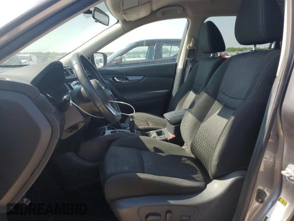 2017 Nissan Rogue SV z VIN KNMAT2MV5HP564579, wystawiony jako Copart lot #56025665 z przebiegiem 171 761 mil mil oraz Szkoda całkowita • Salvage title. Historia ofert i sprzedaży dostępna na DreamBid. Obrazek 7.
