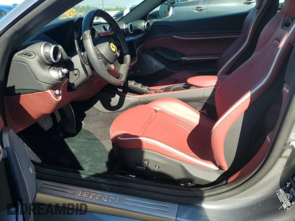 2023 Ferrari Portofino z VIN ZFF02RPA2P0294865, wystawiony jako Copart lot #80473504 z przebiegiem 1 927 mil mil oraz Szkoda całkowita • Salvage title. Historia ofert i sprzedaży dostępna na DreamBid. Obrazek 7.