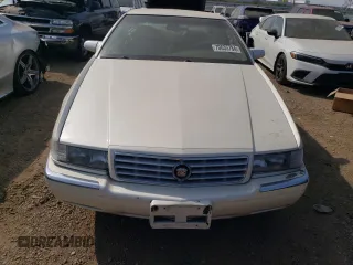 2000 Cadillac Eldorado z VIN 1G6EL12Y2YU179560, wystawiony jako Copart lot #70635784 z przebiegiem 92 959 mil mil oraz Tytuł czysty. Historia ofert i sprzedaży dostępna na DreamBid. Obrazek 5.