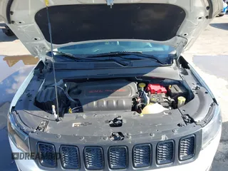 2019 Jeep Compass Altitude z VIN 3C4NJCBB3KT637375, wystawiony jako IAAI lot #42408775 z przebiegiem 114 977 mil mil oraz . Historia ofert i sprzedaży dostępna na DreamBid. Obrazek 10.
