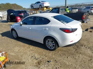 2016 Scion iA z VIN 3MYDLBZV6GY119076, wystawiony jako IAAI lot #41282871 z przebiegiem Nie podano mil oraz . Historia ofert i sprzedaży dostępna na DreamBid. Obrazek 3.