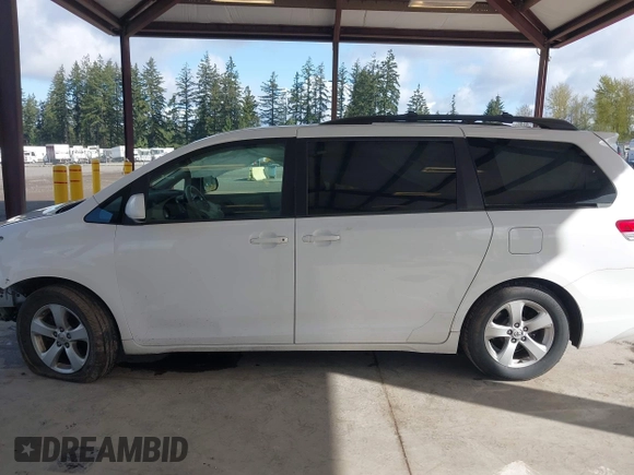 2014 Toyota Sienna LE AAS with VIN 5TDKK3DC4ES505293, listed as a IAAI auction lot 42021409 with 70,319 mi miles. Bid and sale history available at carsss.com. Image 14.
