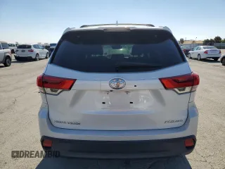 2017 Toyota Highlander XLE with VIN 5TDJZRFHXHS417209, listed as a Copart auction lot 64847585 with 46,693 mi miles and Salvage title. Bid and sale history available at DreamBid. Image 6.