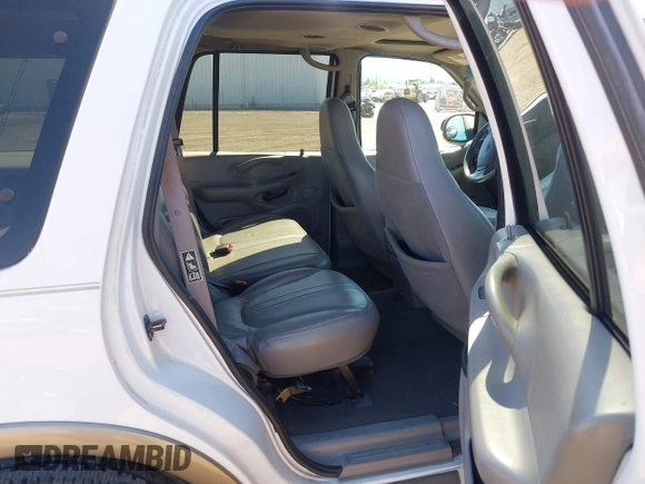 2000 Ford Expedition Eddie Bauer with VIN 1FMPU18L5YLA81378, listed as a IAAI auction lot 42366640 with 222,898 mi miles and . Bid and sale history available at DreamBid. Image 8.