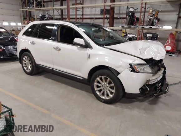 2011 Lincoln MKX with VIN 2LMDJ8JK8BBJ32602, listed as a IAAI auction lot 41967983 with 212,547 mi miles. Bid and sale history available at carsss.com. Image 1.
