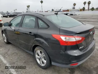 2013 Ford Focus SE z VIN 1FADP3F20DL335132, wystawiony jako Copart lot #61042315 z przebiegiem 149 443 mil mil oraz Czysty tytuł • Clean title. Historia ofert i sprzedaży dostępna na DreamBid. Obrazek 2.