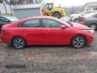 2020 Kia Forte LXS z VIN 3KPF24AD9LE215384, wystawiony jako IAAI lot #40951994 z przebiegiem 72 255 mil mil oraz . Historia ofert i sprzedaży dostępna na DreamBid. Obrazek 14.