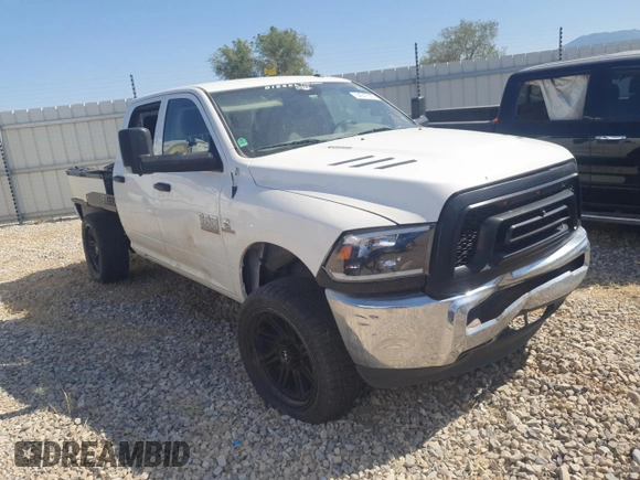 2018 Ram 2500 Tradesman z VIN 3C6UR5CL3JG348471, wystawiony jako Copart lot #64247285 z przebiegiem 398 440 mil mil oraz Czysty tytuł • Clean title. Historia ofert i sprzedaży dostępna na DreamBid. Obrazek 4.