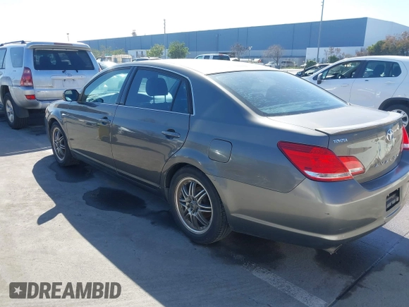2007 Toyota Avalon XL z VIN 4T1BK36B77U197115, wystawiony jako IAAI lot #41669729 z przebiegiem 289 786 mil mil oraz . Historia ofert i sprzedaży dostępna na DreamBid. Obrazek 6.