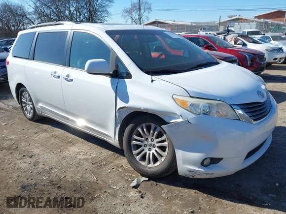2013 Toyota Sienna XLE AAS z VIN 5TDYK3DC6DS372819, wystawiony jako IAAI lot #41395777 z przebiegiem 181 526 mil mil oraz . Historia ofert i sprzedaży dostępna na DreamBid. Obrazek 1.