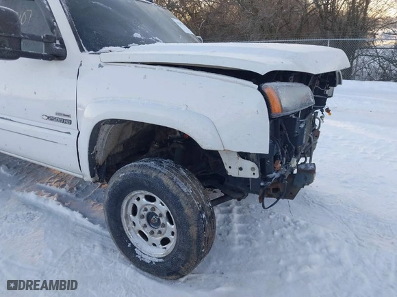 2006 Chevrolet Silverado 2500HD LT3 with VIN 1GCHK23D66F229988, listed as a IAAI auction lot 41307107 with NaN miles. Bid and sale history available at carsss.com. Image 20.