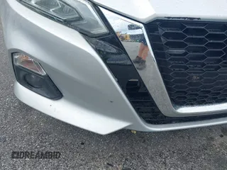 2020 Nissan Altima SR z VIN 1N4BL4CVXLC130195, wystawiony jako IAAI lot #42504838 z przebiegiem 104 389 mil mil oraz . Historia ofert i sprzedaży dostępna na DreamBid. Obrazek 6.