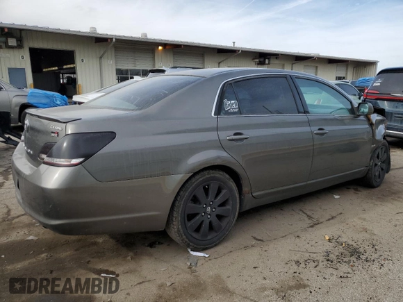 2007 Toyota Avalon XL z VIN 4T1BK36B47U203243, wystawiony jako Copart lot #43217085 z przebiegiem 250 749 mil mil oraz Nie do naprawy • Non repairable. Historia ofert i sprzedaży dostępna na DreamBid. Obrazek 3.