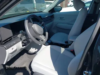 2024 Hyundai Kona SEL z VIN KM8HCCAB6RU059406, wystawiony jako IAAI lot #41969790 z przebiegiem 13 353 mil mil oraz . Historia ofert i sprzedaży dostępna na DreamBid. Obrazek 5.