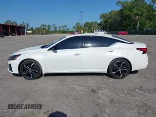 2023 Nissan Altima SR z VIN 1N4BL4CV6PN423635, wystawiony jako IAAI lot #42280027 z przebiegiem 21 193 mil mil oraz . Historia ofert i sprzedaży dostępna na DreamBid. Obrazek 14.