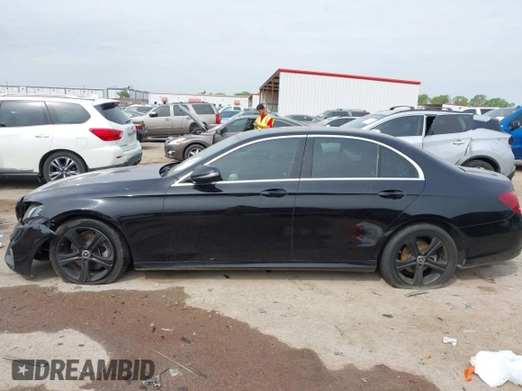 2019 Mercedes-Benz E 300 с VIN WDDZF4JB9KA547672, выставлен на аукционе IAAI как лот 41936530 с пробегом 67 332 миль миль и . История ставок и продаж доступна на DreamBid. Изображение 14.