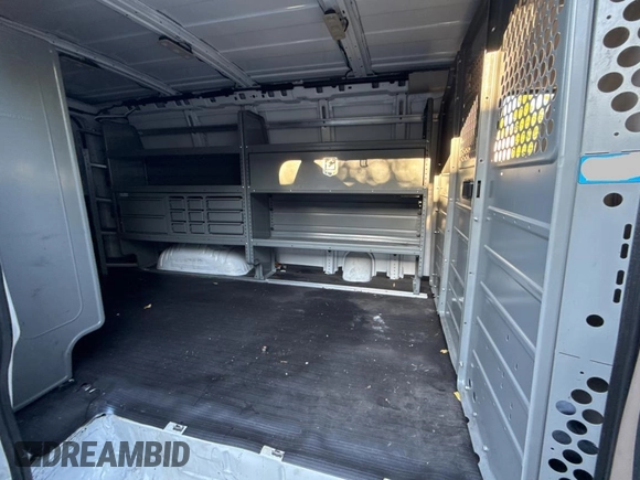 2023 Chevrolet Express Cargo с VIN 1GCWGAFP4P1176442, выставлен на аукционе Copart как лот 65481025 с пробегом 42 680 миль миль и Списание • Salvage title. История ставок и продаж доступна на DreamBid. Изображение 6.