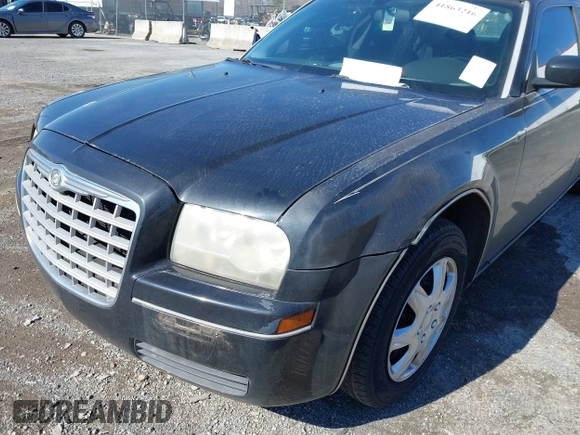 2005 Chrysler 300 with VIN 2C3JA43R25H600920, listed as a IAAI auction lot 41863216 with 1 mi miles. Bid and sale history available at carsss.com. Image 6.