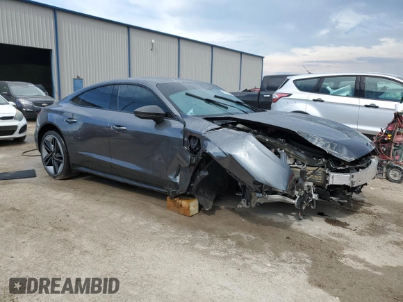 2022 Audi RS e-tron GT z VIN WAUAHBFW4N7902313, wystawiony jako Copart lot #55282983 z przebiegiem 125 mil mil oraz . Historia ofert i sprzedaży dostępna na DreamBid. Obrazek 4.