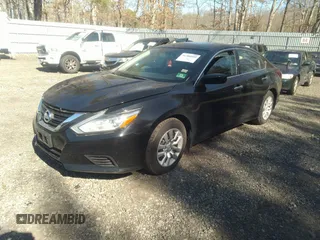 2018 Nissan Altima 2.5 SR with VIN 1N4AL3AP5JC471611, listed as a IAAI auction lot 41704535 with 60,027 mi miles. Bid and sale history available at carsss.com. Image 17.