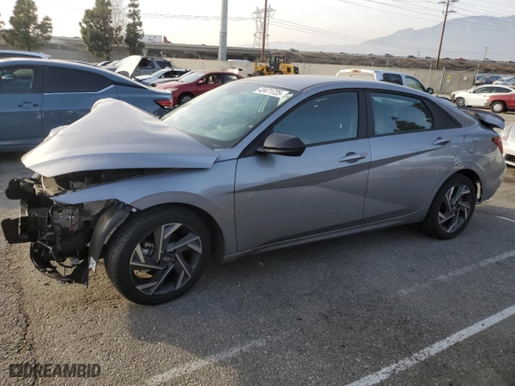 2025 Hyundai Elantra SEL Sport with VIN KMHLM4DG7SU870187, listed as a Copart auction lot 43471725 with 4,886 mi miles and Salvage Title. Bid and sale history available at carsss.com. Image 1.