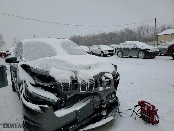 2019 Jeep Cherokee Latitude Plus with VIN 1C4PJLLX0KD403851, listed as a Copart auction lot 84743624 with 0 mi miles and Salvage Title. Bid and sale history available at carsss.com. Image 11.