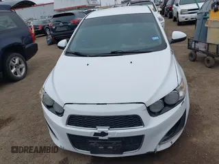 2012 Chevrolet Sonic LS z VIN 1G1JA5SH7C4212837, wystawiony jako IAAI lot #41509997 z przebiegiem 96 901 mil mil oraz . Historia ofert i sprzedaży dostępna na DreamBid. Obrazek 11.